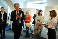 Выставка Валерии Лошак «Цветущий луг» в поддержку Императорского Фонда исследования онкологических заболеваний